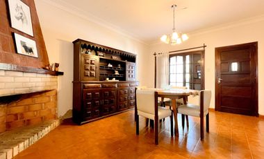 VENTA CASA 4 AMBIENTES MECHONGUE CON JARDIN