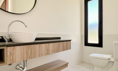 Venta casa 4 ambientes con pileta a estrenar