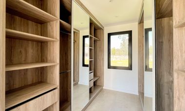 Venta casa 4 ambientes con pileta a estrenar