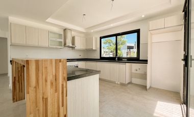 Venta casa 4 ambientes con pileta a estrenar