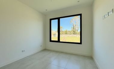 Venta casa 4 ambientes con pileta a estrenar