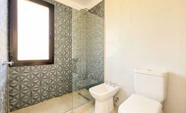Venta casa 4 ambientes con pileta a estrenar