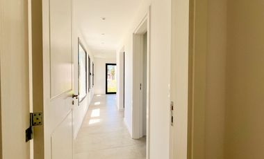 Venta casa 4 ambientes con pileta a estrenar
