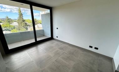 Departamento en Venta en Edificio Raices
