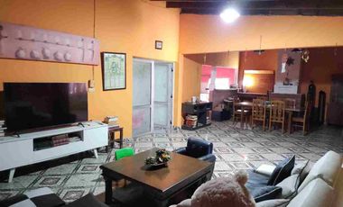 Casa con pileta 4 dormitorios La Plata