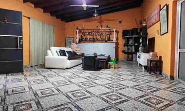 Casa con pileta 4 dormitorios La Plata
