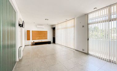 Casa de categoría en VENTA con parque - LA PLATA