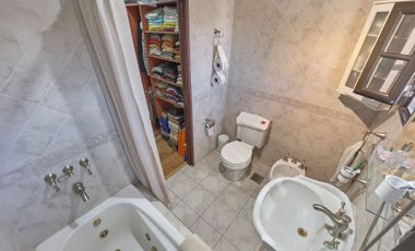 Venta casa 5 ambientes con pileta climatizada