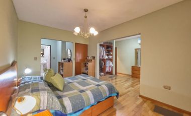 Venta casa 5 ambientes con pileta climatizada