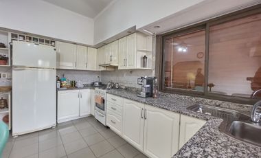 Venta casa 5 ambientes con pileta climatizada