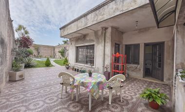 Venta casa 5 ambientes con pileta climatizada