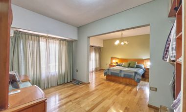 Venta casa 5 ambientes con pileta climatizada