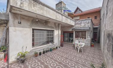 Venta casa 5 ambientes con pileta climatizada