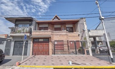 Venta casa 5 ambientes con pileta climatizada