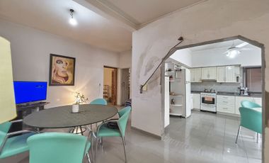 Venta casa 5 ambientes con pileta climatizada