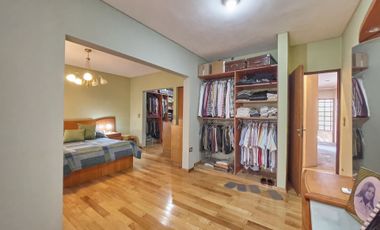 Venta casa 5 ambientes con pileta climatizada