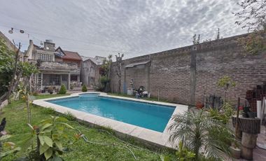 Venta casa 5 ambientes con pileta climatizada