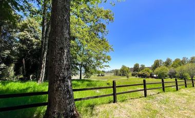 Casa en Venta en Sector Lago Ranco (Con orilla a Rio Pichico)