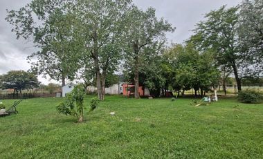Casa 3amb amplia esquina con terreno de 2147 m2