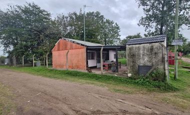 Casa 3amb amplia esquina con terreno de 2147 m2