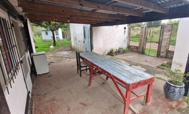 Casa 3amb amplia esquina con terreno de 2147 m2