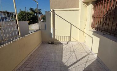 PH en  Alquiler de 3 ambientes Lomas de Zamora oeste