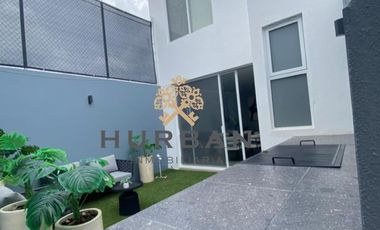 HURBAN VENDE casa NUEVA en COTO RESIDENCIAL al norte de la ciudad. MOD-O2