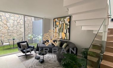 HURBAN VENDE casa NUEVA en COTO RESIDENCIAL al norte de la ciudad. MOD-O3