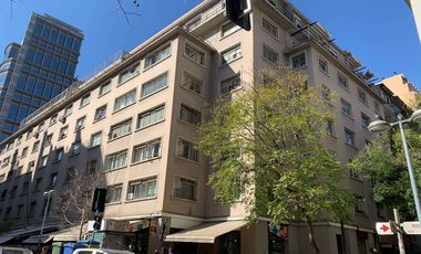 Se vende oficina en Santiago Centro.