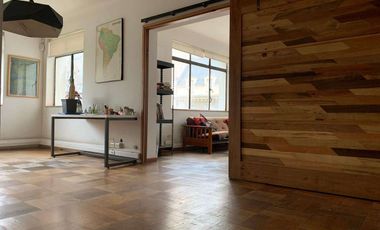 Se vende oficina en Santiago Centro.