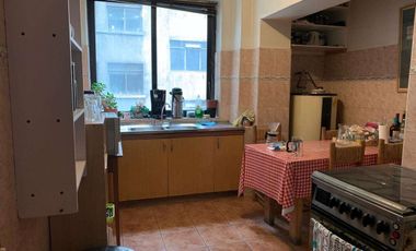 Se vende oficina en Santiago Centro.