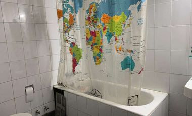 Se vende oficina en Santiago Centro.