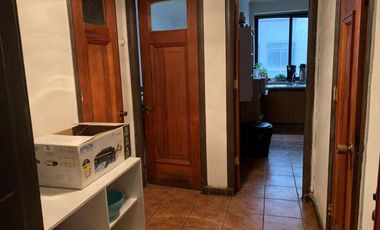 Se vende oficina en Santiago Centro.