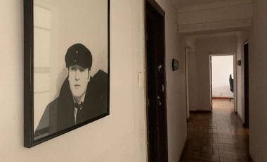 Se vende oficina en Santiago Centro.