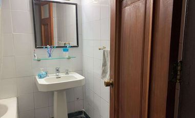 Se vende oficina en Santiago Centro.