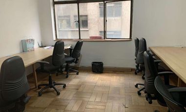 Se vende oficina en Santiago Centro.