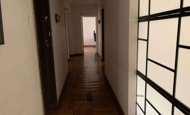 Se vende oficina en Santiago Centro.