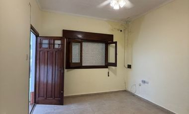 Casa en alquiler de 2 dormitorios c/ cochera en Macrocentro