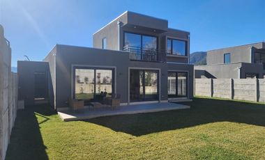 Casa en Arriendo en Condominio Tricahue de Nogales, Machalí