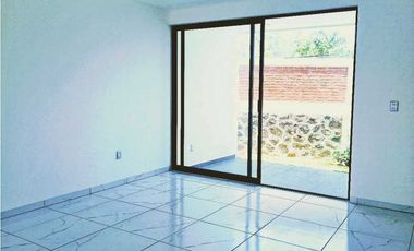 VENTA DE CASA CON ALBERCA EN CONDOMINIO EN JIUTEPEC MORELOS