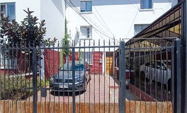Casa 2 pisos / 2 dormitorios - Sector Residencial