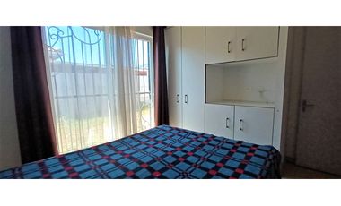 En arriendo, linda casa, 3 dormitorios, en paradero 16 de La Cruz.