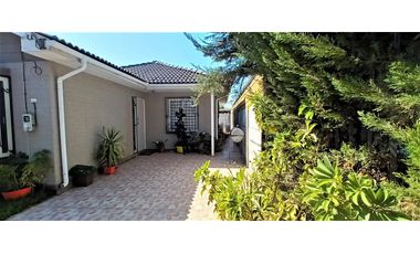 En arriendo, linda casa, 3 dormitorios, en paradero 16 de La Cruz.