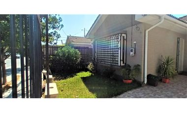 En arriendo, linda casa, 3 dormitorios, en paradero 16 de La Cruz.