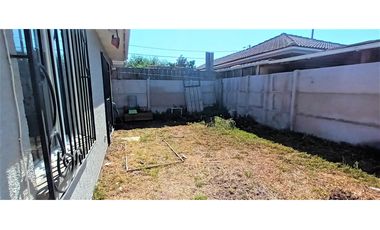 En arriendo, linda casa, 3 dormitorios, en paradero 16 de La Cruz.