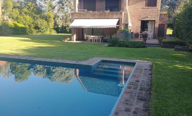 5 ambientes sobre lote de 1200m2 - Club Campos de Golf Las Praderas de Lujan