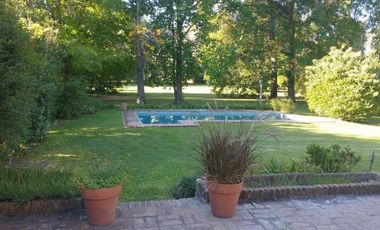 5 ambientes sobre lote de 1200m2 - Club Campos de Golf Las Praderas de Lujan