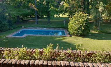 5 ambientes sobre lote de 1200m2 - Club Campos de Golf Las Praderas de Lujan
