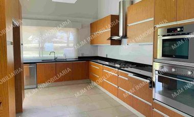 CASA GARDENIA RESIDENCIA EN LOMAS DE COYOC  COLINDA CAMPO DE GOLF DE UN NIVEL