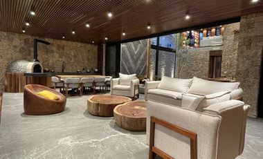 CASA PAROTA  ESPECTACULAR RESIDENCIA EN LOMAS DE COCOYOC